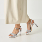 Kép Tamaris 1-28390-46-957 Női szandál sarkú, ezüst színű