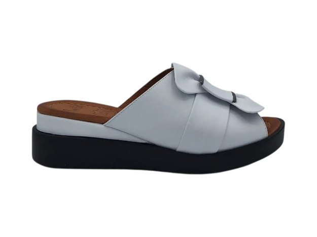 Kép Wild 037-349-53 Női papucsok fehér